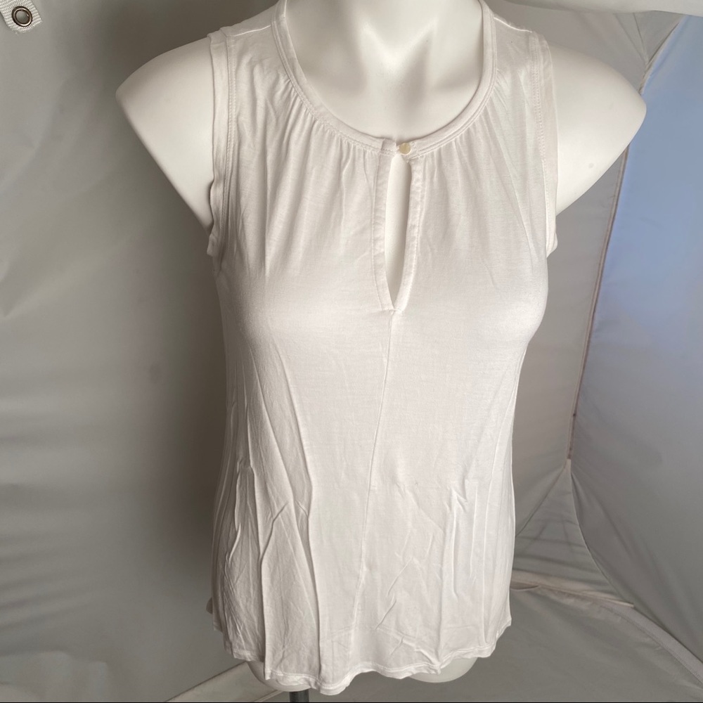 Gap white keyhole neckline sleeveless top xs
